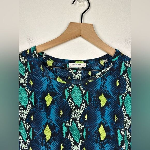 Equipment Femme Blue Multicolor 100% Silk Snake Print Blouse Top Women’s Sz M - Picture 2 of 7